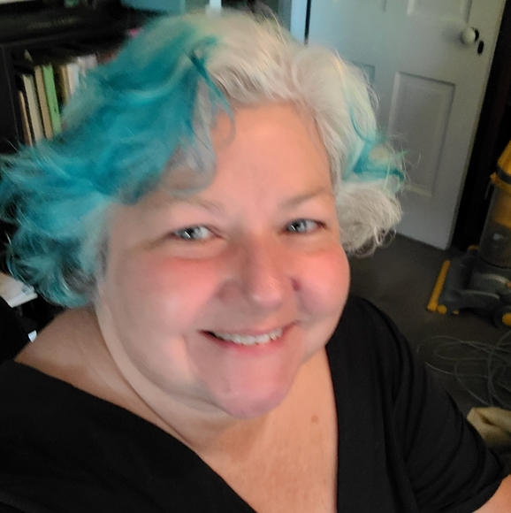 Meet your Posher, Kelly - Picture 2 of 2